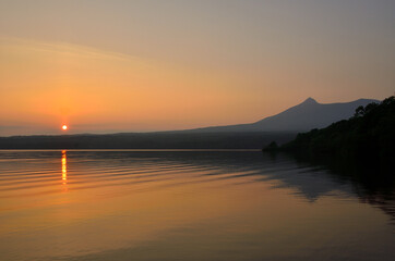 Obraz premium sunset on the lake