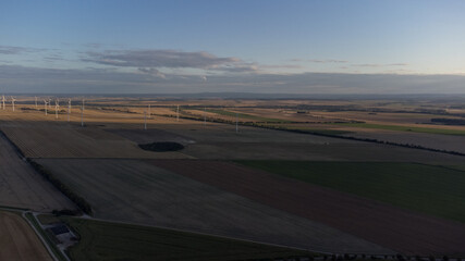 Fototapeta na wymiar Dronefotage Sonnenuntergang über Feld
