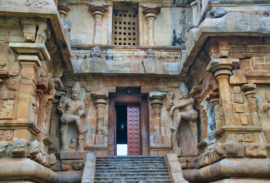 Dwarapala at the northern entrance to the mukhamandapa, Brihadisvara Temple.  Adi Kumbeswarar Temple, Kumbakonam is a Hindu temple dedicated to the deity Shiva. Tamil Nadu, India.