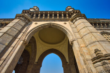 Fototapeta premium The structure is a triumphal arch made of basalt. Famous tourist attractions. The Gateway of India is an arch built in Mumbai, India, in the early 20th century.