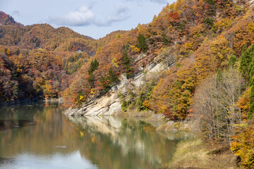 Autumn leaves in the Okususobana Valley
