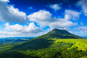 Obraz premium Puy de Dome mountain and Auvergne landscape
