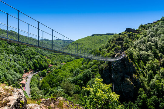 Passerelle de Hautpoul au dessus de la vall&eacute;e d&rsquo;Arnette, Mazamet, France
