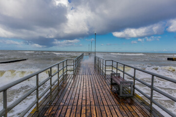 Wunderschöner Herbstspaziergang an der Polnischen Ostsee entlang der Küste von Ustronie Morskie - Polen © Oliver Hlavaty