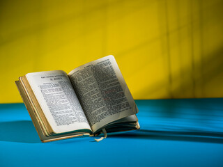Fototapeta premium bible on a table