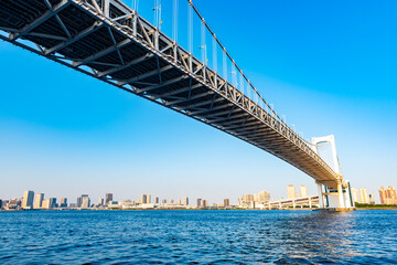 Fototapeta premium 芝浦南ふ頭公園から見るレインボーブリッジとお台場