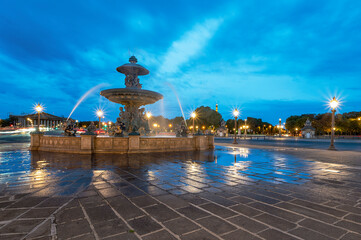 Fototapeta na wymiar La fontaine Neptune , place de la Concorde à Paris