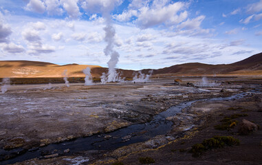 componentes naturales del Campo geotérmico Geiser del Tatio, San Pedro de Atacama, Chile.