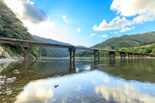 初秋の岩間沈下橋　高知県四万十市　Iwama chinka bridge in early autumn. Kochi-ken Shimanto city