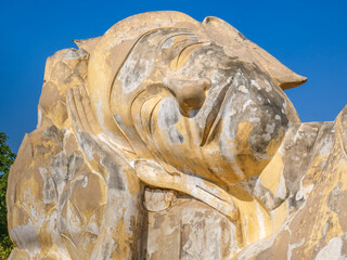 Buddhas Kopf aus Stein