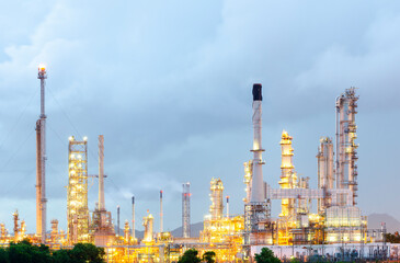 Obraz na płótnie Canvas Oil and gas refinery plant or petrochemical industry