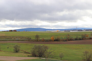 Obraz premium Blick auf den Flughafen Hahn. Landebahn.
