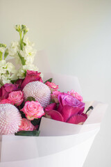 bouquet of roses, Matiola white, chrysanthemum momoko