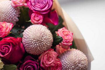 bouquet of roses, Matiola white, chrysanthemum momoko