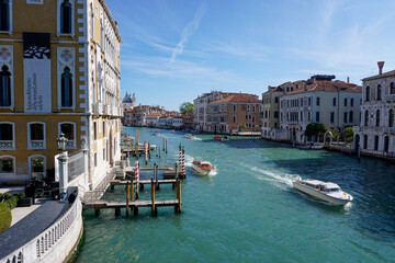 Fototapeta na wymiar view of the Canale Grande in central Venice with many boats travelling about
