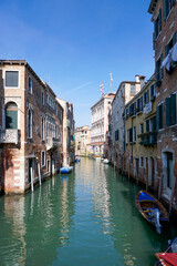 Obraz na płótnie Canvas narrow canals in the old city center of Venice