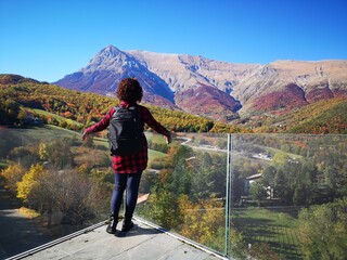 tourist admires the Vettore mountain in autumn in the sibillini park