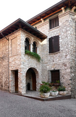 Fototapeta na wymiar Architecture of Sirmione old town in Lombardia, Italy, Europe
