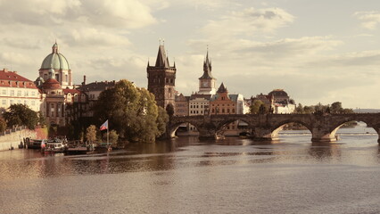 Obraz na płótnie Canvas Prag, Tschechien: Klassisch anmutende Aufnahme der Karlsbrücke