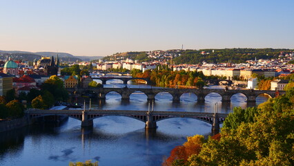 Fototapeta na wymiar Prag, Tschechien: Blick auf die Moldaubrücken