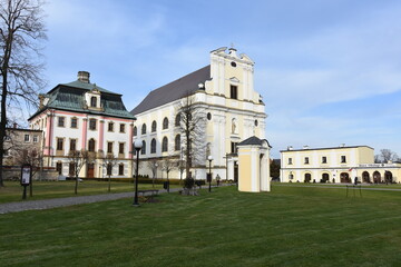 Fototapeta na wymiar Klasztor, Pocysterskie Opactwo w Krzeszowie, na Dolnym Śląsku, Dom opata i kościół św. Józefa 