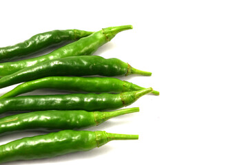 白背景の青唐辛子　コピースペースあり Green chili peppers (chile verde) on white background with copy space