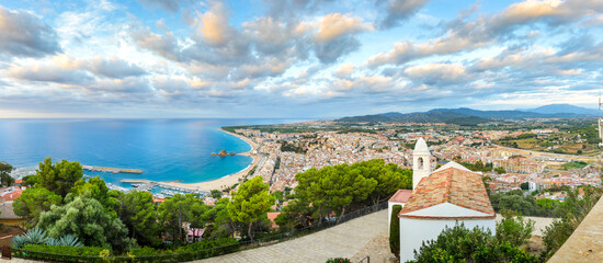 Plage et ville de Blanes vu depuis le chateau de Sant Joan