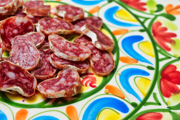 スペイン伝統の白カビサラミ　フエ コピースペースあり　Fuet, a traditional Spanish sausage with copy space