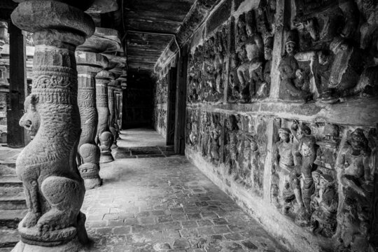 Thiru Parameswara Vinnagaram or Vaikunta Perumal Temple is a temple dedicated to Vishnu, located in Kanchipuram in the South Indian state of Tamil Nadu - One of the best archeological sites in India