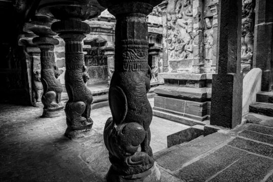 Thiru Parameswara Vinnagaram or Vaikunta Perumal Temple is a temple dedicated to Vishnu, located in Kanchipuram in the South Indian state of Tamil Nadu - One of the best archeological sites in India