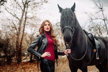 Obraz premium Beautiful young woman posing with a horse outdoors, close up