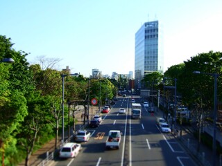 東京の道。国立競技場ができる前の隣接道路。電線・電柱のない道。