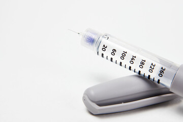 Obraz premium Insulin pen with insulin medicine on white background