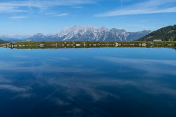 Spiegelung im Bergsee - Dachsteinmassiv