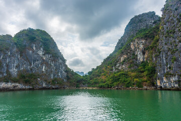 Naklejka na ściany i meble Ha Long Bay landscape, Vietnam