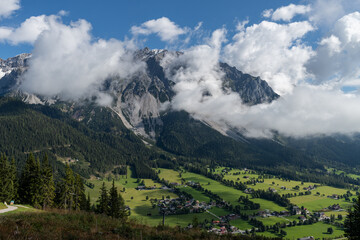 Obraz premium Alpenpanorama / Talblick - Tal in Österreich