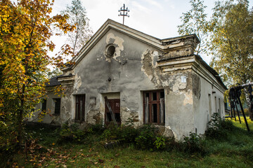 Fototapeta na wymiar Skhidnytsia, Ukraine September 2021 - old abandoned residential building, late autumn, hause