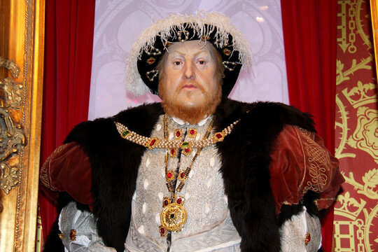  Waxwork statue of Henry VIII King of England. Created by Madam Tussauds in 1884. Madam Tussauds is a waxwork museum and tourist attraction.