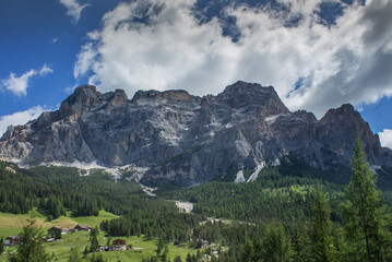 Fototapeta na wymiar italian mountains with clouds
