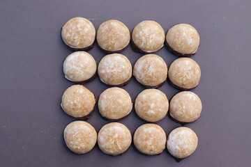 Mini-Lebkuchen mit Schokolade.