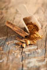 Cinnamon powder vertical F5_6