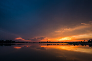 Obraz premium Sunset on the lake landscape