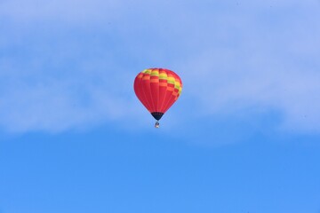 Fototapeta na wymiar hot air balloon