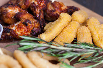 a set of dishes consisting of baked chicken wings , sets in a cafe