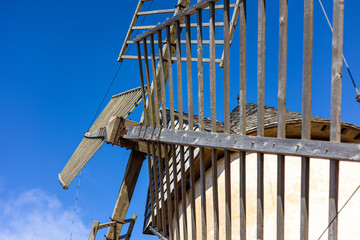 Moulin de Redounel, sur les hauteurs de La Couvertoirade (Occitanie, France)