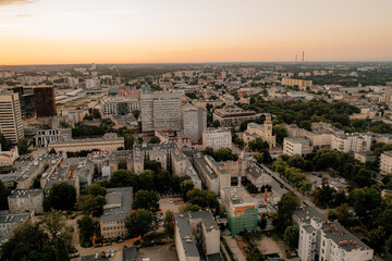 Fototapeta na wymiar Wschód słońca nad miastem