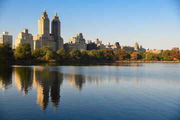 Fototapeta na wymiar Central Park Reservoir or Jacqueline Kennedy Onassis Reservoir in New York city during the autumn season. Beautiful sunny day with warm weather and blue sky.