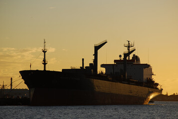 Obraz premium Pearl harbour at sunset