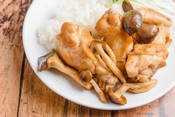 鶏手羽元とキノコの照り焼き