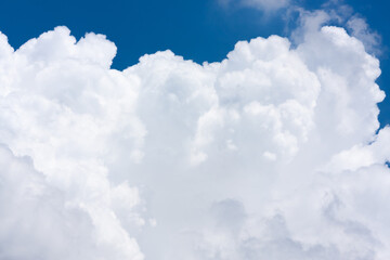 Obraz na płótnie Canvas clear blue sky and big white clouds